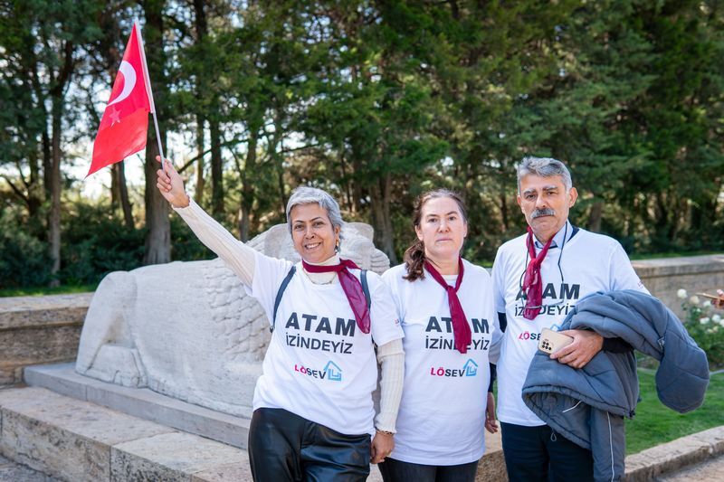 Lösemili Çocuklar Sağlık Ve Eğitim Vakfı (Lösev), Geleneksel Anıtkabir Ziyaretini 3 Ekim'de Gerçekleştirdi. Lösemi Tedavisi Gören Çocuklar Ve Ailelerinin Yanı Sıra Hastalığı Yenerek Sağlığına Kavuşan Gençler, Yet (10)