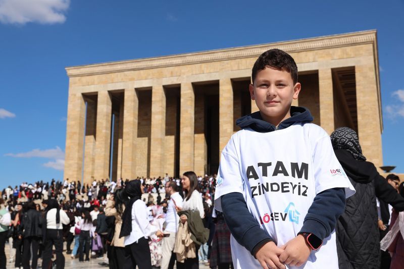 Lösemili Çocuklar Sağlık Ve Eğitim Vakfı (Lösev), Geleneksel Anıtkabir Ziyaretini 3 Ekim'de Gerçekleştirdi. Lösemi Tedavisi Gören Çocuklar Ve Ailelerinin Yanı Sıra Hastalığı Yenerek Sağlığına Kavuşan Gençler, Yet (4)